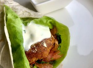 Una foto de Fajita con falafel (estilo shawarma)