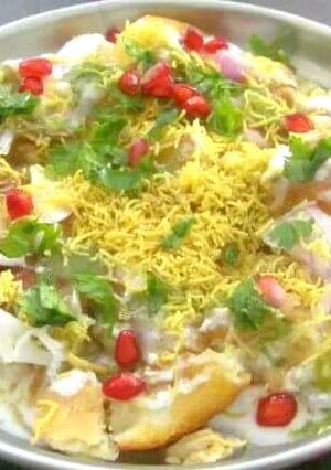A picture of Aloo tikki chaat.