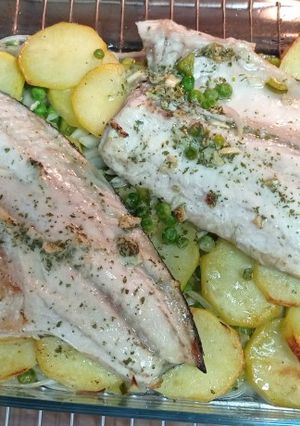 Una foto de Lubina al horno súper fácil