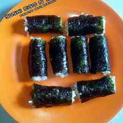 A picture of Sushi egg n tomato.