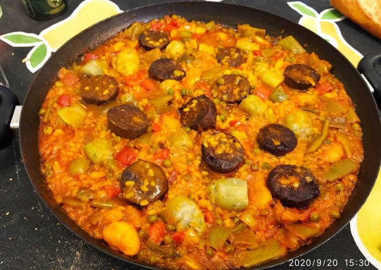 Paella valenciana de morcilla