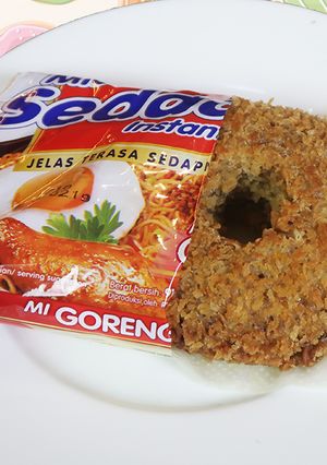 Foto resep Cara Gampang buat Donut Mie Goreng Tanpa Kukus