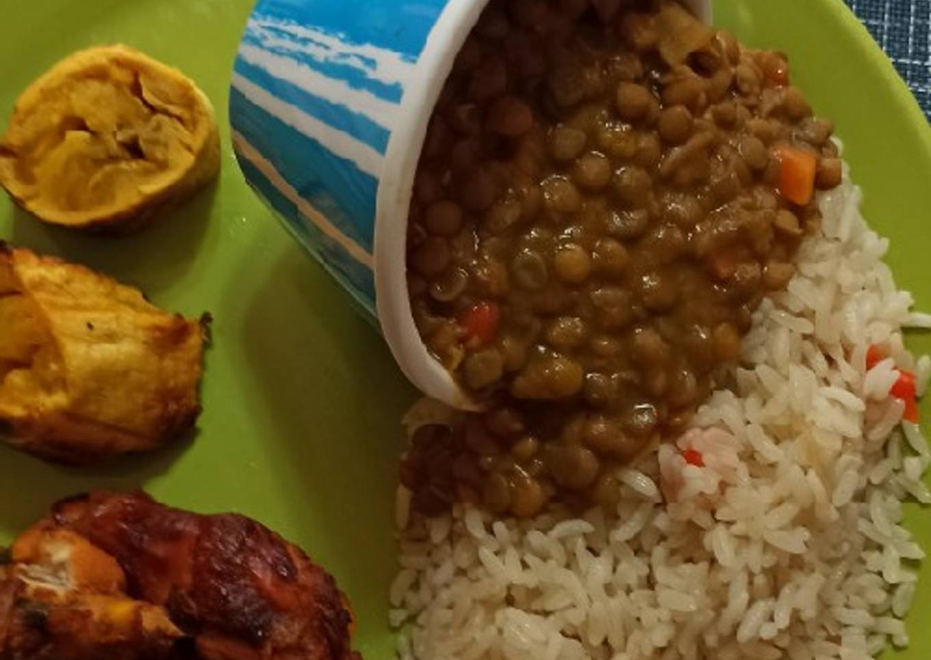 Cacerito de Lentejas con arroz, maduro y pollini