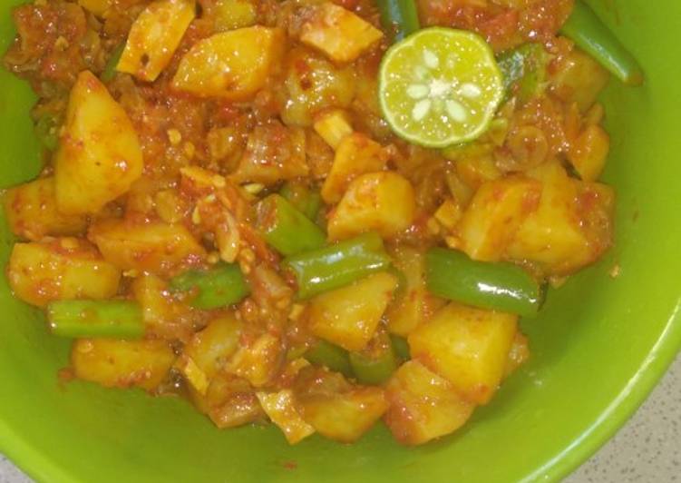 Cara Memasak Kentang balado isi tetelan buncis Rumahan