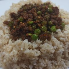 A picture of Matar qeema with brown rice.