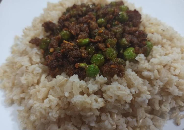 Matar qeema with brown rice