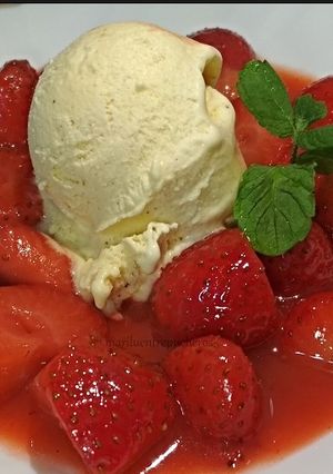 Foto principal de Fresas flambeadas al ron con helado de vainilla