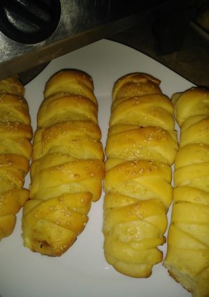 A picture of Chicken bread rolls.