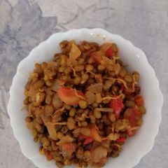A picture of Moong sprouts.