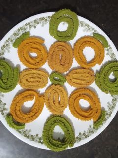 ત્રિરંગી ચકરી (Trirangi Chakri Recipe In Gujarati) રેસીપી મુખ્ય ફોટો