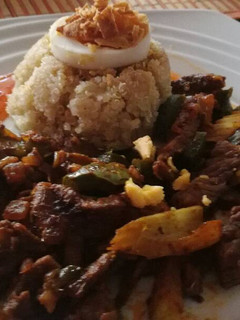 Una foto de Quinoa con ternera y apio salteados