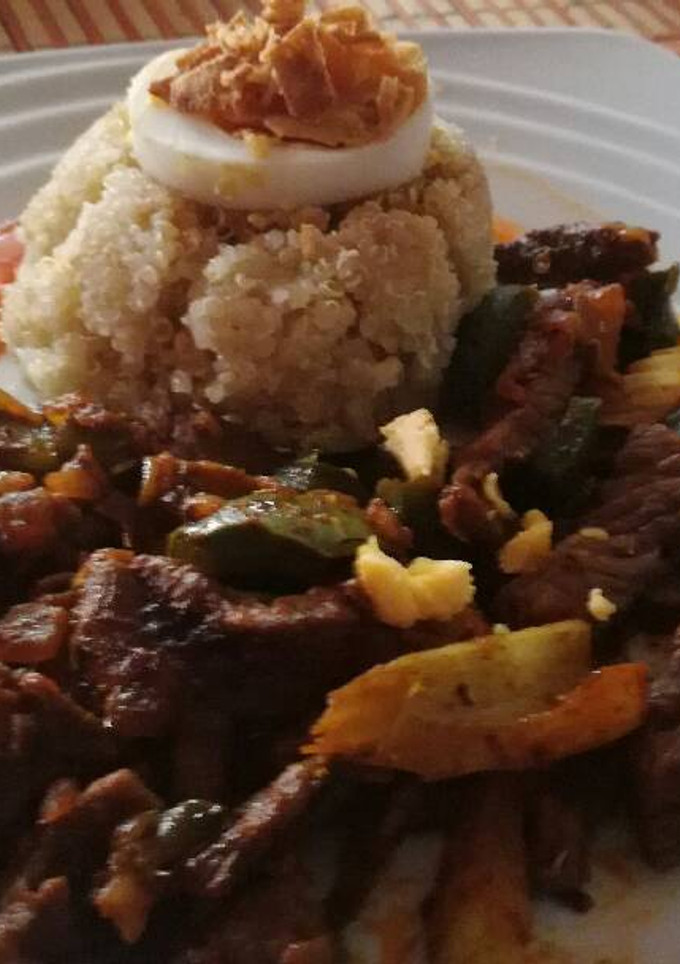 Una foto de Quinoa con ternera y apio salteados