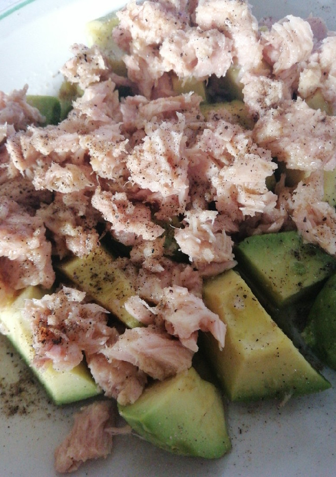 Una foto de Aguacate con atún