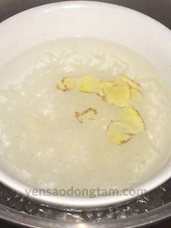 Hình của món Tổ yến chưng đường phèn.