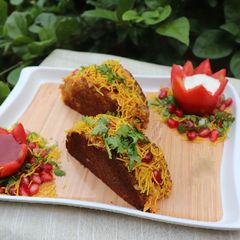 A picture of Bread wheel chat (dabeli style).