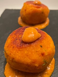 Una foto de Croquetas de calabaza y queso