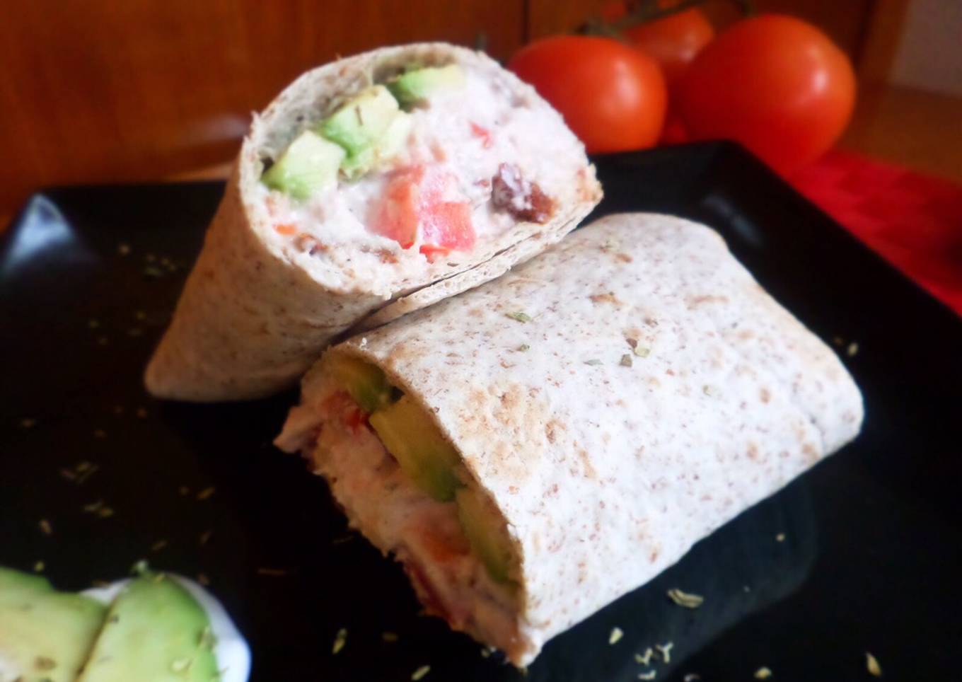 Wrap de atún con tomate y aguacate 🌯