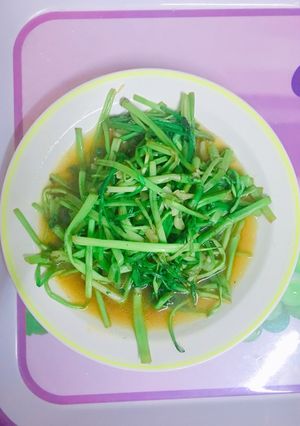 Hình của món Cần xào tỏi.