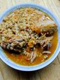 Guiso de patas de pollo con arroz integral. Súper sano