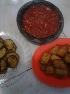 Foto resep Penyetan Tempe goreng dan Terong bakar Lombok-Sambal tomat