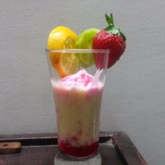 A picture of Banana Strawberry Smoothie.
