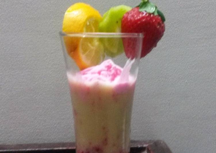 Simple Way to Prepare Perfect Banana Strawberry Smoothie