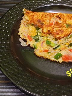 ম্যাগি চিজি ওমলেট (maggi cheese omelette recipe in Bengali) রেসিপির প্রধান ছবি