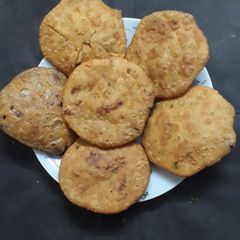 A picture of Pyaaz ki kachori.