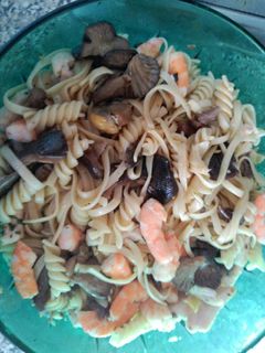 Una foto de Pasta mar y tierra