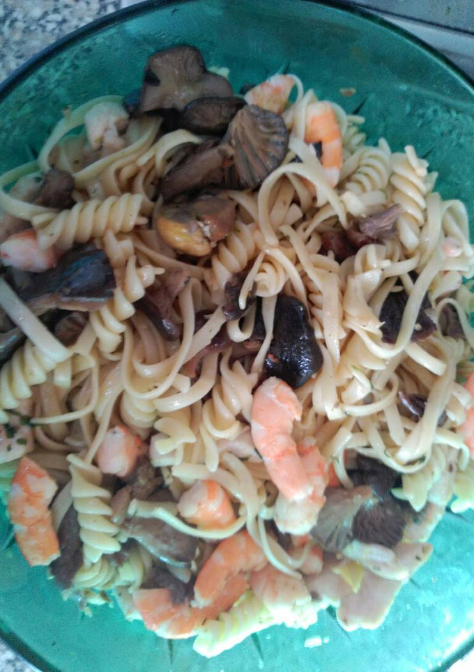 Una foto de Pasta mar y tierra