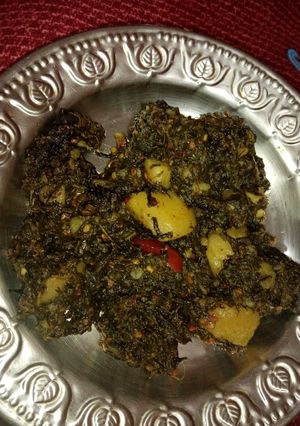 A picture of Palak meethi aloo.