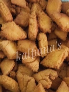 शंकरपाळी (shankarpali recipe in marathi) रेसिपी चे मुख्य फोटो