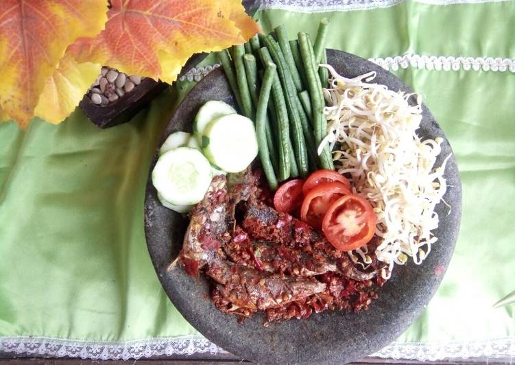 Ikan Pedo Penyet Sambal Terasi