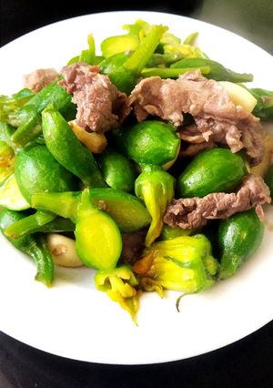 Hình của món Hoa bí xào thịt bò.