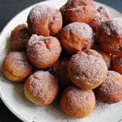 A picture of Banana Doughnuts.