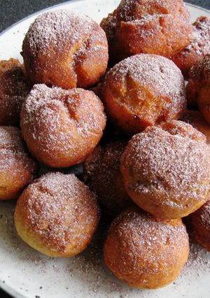 A picture of Banana Doughnuts.