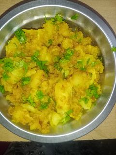 जीरा आलू (jeera aloo recipe in Hindi) रेसिपी मुख्य फोटो