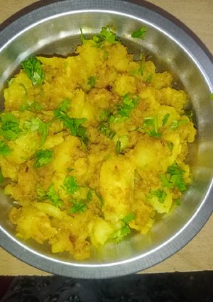 जीरा आलू (jeera aloo recipe in Hindi) रेसिपी मुख्य फोटो