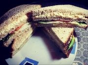 Una foto de sandwich pan integral