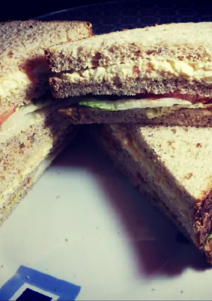 Una foto de Sándwich de verdura de pan de molde integral o normal. 🥪🥪