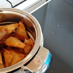 A picture of Dengu samosas.