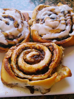 Una foto de Rolls de manzana y canela