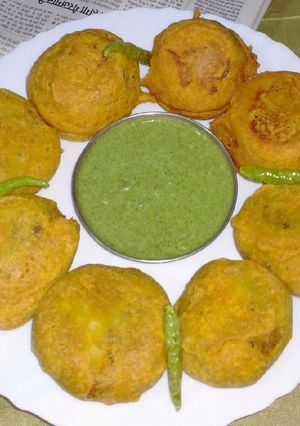 आलू बोंडा (Aloo bonda recipe in hindi) रेसिपी मुख्य फोटो