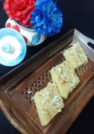 सूजी केसर की हलवा बर्फी(suji kesar ki halwa burfi recipe in hindi_ रेसिपी मुख्य फोटो