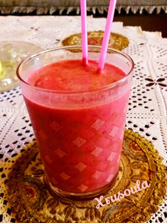 Φωτογραφία της συνταγής Smoothie ροζουλί με γάλα αμυγδάλου