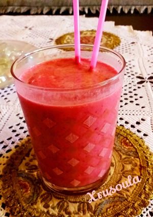 Φωτογραφία της συνταγής Smoothie ροζουλί με γάλα αμυγδάλου