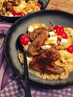 Pasta in Käsesauce mit Chickenwings Rezepthauptbild