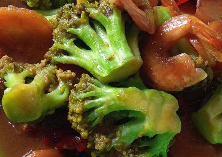 Kiat-kiat memasak Tumis Brokoli Wortel Udang enak