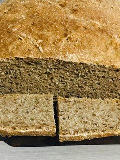 Una foto de Pan integral con semillas y poco aceite