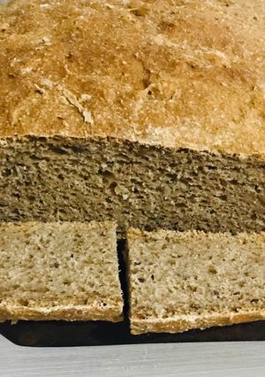 Una foto de Pan integral con semillas y poco aceite